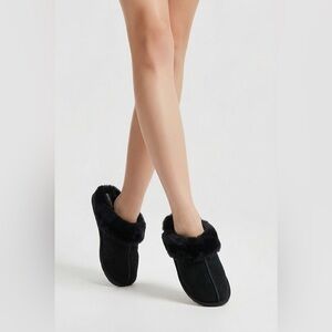 Women's Black Faux Fur Slip-On Slippers